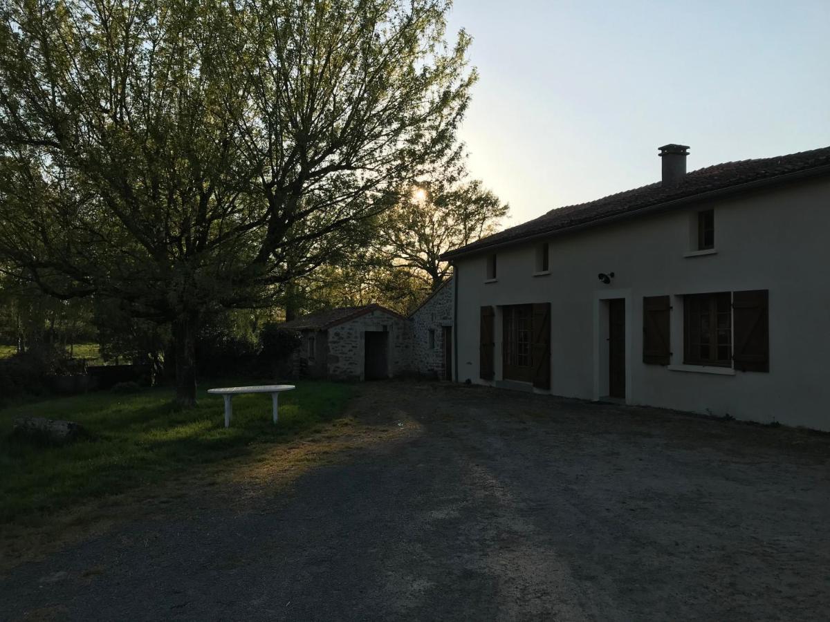 Gite A La Ferme Les Places La Chapelle-Bertrand Exterior foto